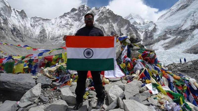 Indian couple given climbing ban for fake Everest summit photos