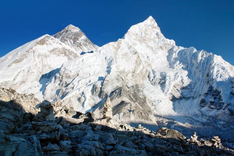 Indian couple given climbing ban for fake Everest summit photos