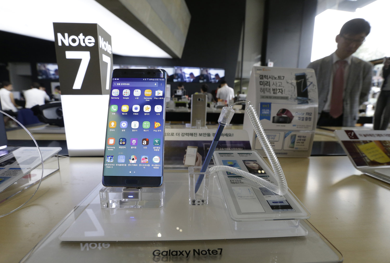 Samsung executive addresses customers on Note 7 recall