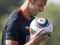 England’s World Cup Captain Ferdinand Suffers Knee Injury; Barry Recovering Well