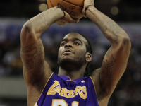 Hawks Sign Ex-Laker Josh Powell