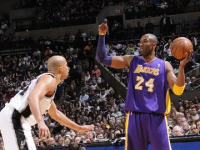 Los Angeles Lakers rout Spurs in San Antonio to win seventh straight